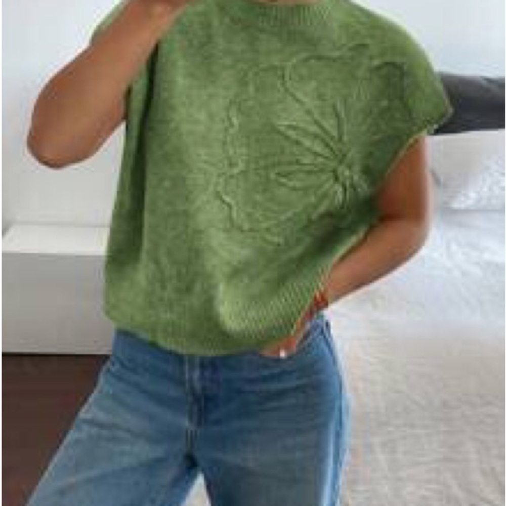 Green Short-Sleeve Knit Sweater Top